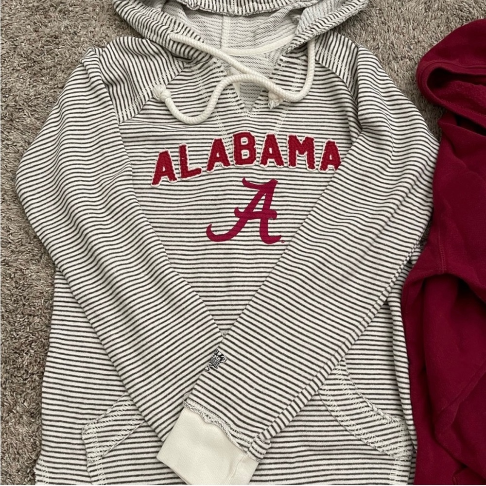 Size S. Excellent condition. Only worn once.